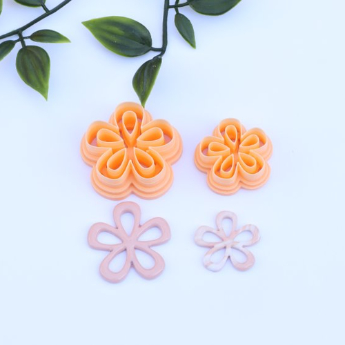 Lot de 2 emporte-pièces fleurs avec pétales ajourées