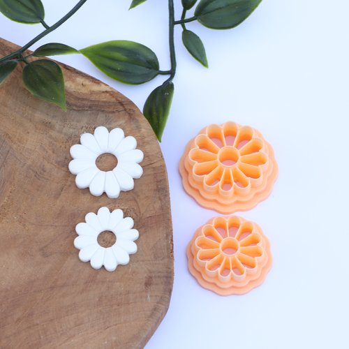 Lot de 2 emporte-pièces fleurs marguerites ajourées