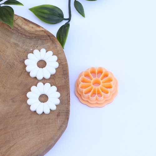 Emporte pièce fleur marguerite détaillée et ajourée 28mm