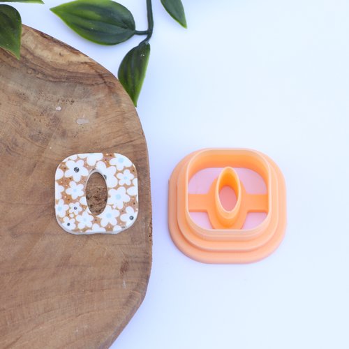 Emporte-pièces géométrique carré ajouré 28mm