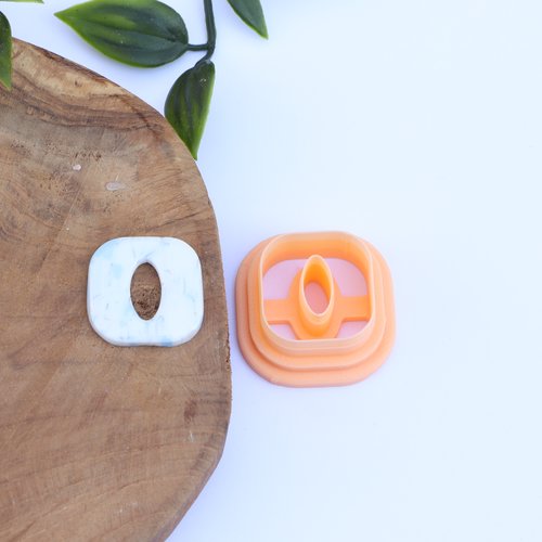 Emporte-pièces géométrique carré ajouré 24mm