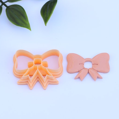 Emporte pièce nœud papillon détaillée et ajourée 33mm