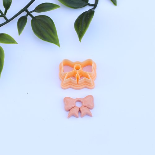 Emporte pièce nœud papillon détaillée et ajourée 19mm