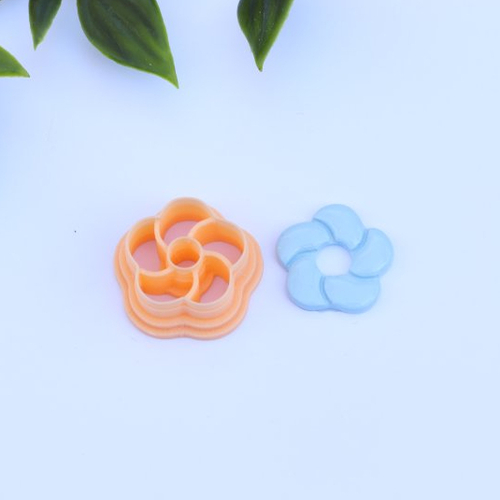 Emporte pièce fleur torsadée ajourée 21mm