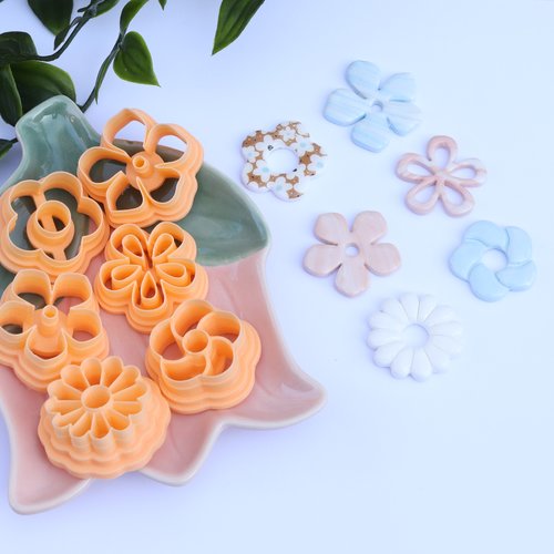 Box de 6 emporte-pièces pampilles fleurs différentes