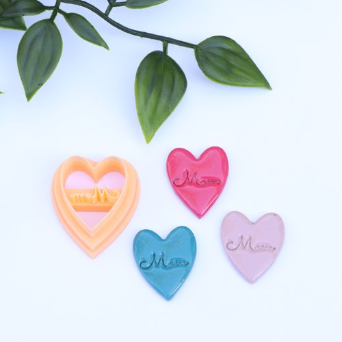 Emporte-pièce cœur gravé "mom"