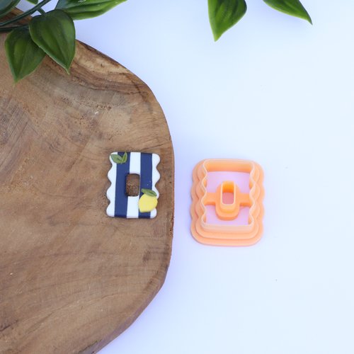 Emporte pièce rectangle ajouré bordures vagues 26mm