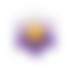 1 breloque fleur souriante en résine 30mm violet