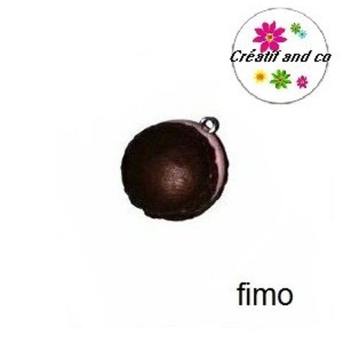Petit macaron chocolat fourré café en fimo