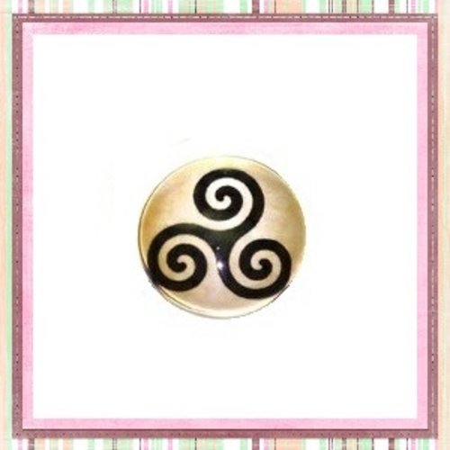 Cabochon rond triskell  20mm