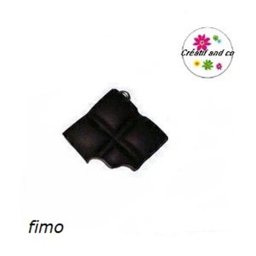 Breloque carré de chocolat noir croqué