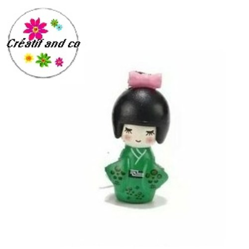 Pendentif kokeshi vert en bois