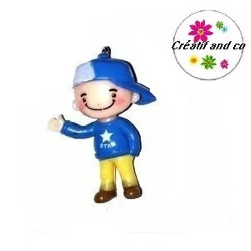 Breloque petit boy casquette bleu