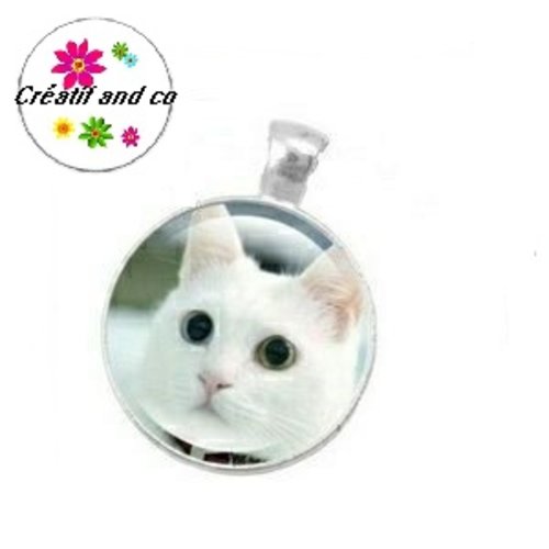 Grand pendentif chat blanc 25mm