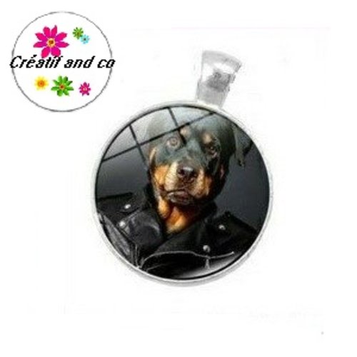 Grand pendentif chien dobermann 25mm