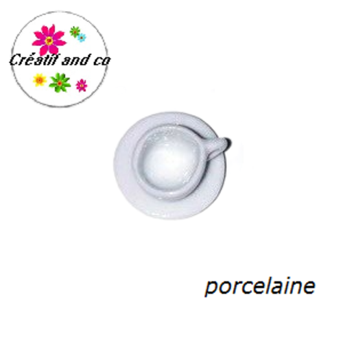 Tasse et soucoupe porcelaine miniature