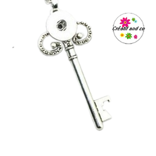 Collier pendentif grande clé pour bouton pression