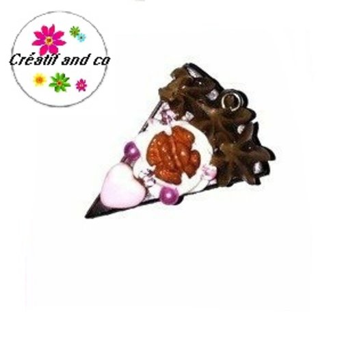 Grande part de gâteau chocolat et ses gourmandises