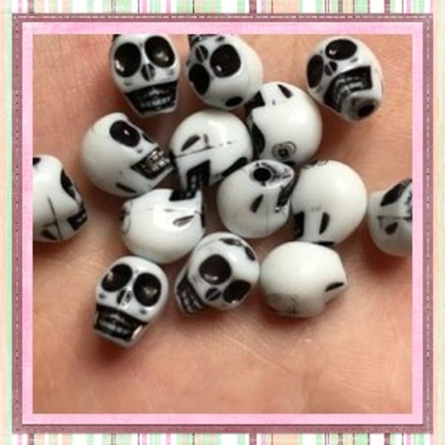 X10 perles tête de mort blanche/noire 10mm