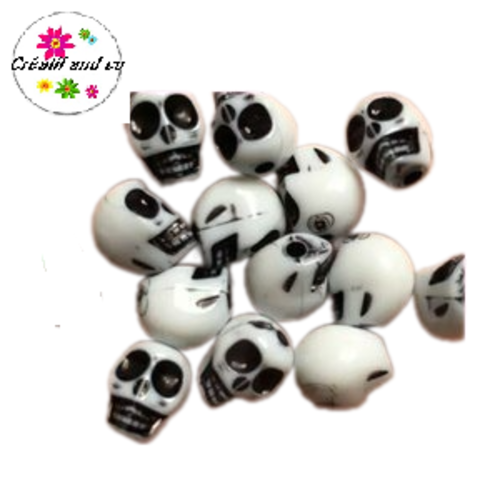 X10 perles tête de mort blanche/noire 10mm