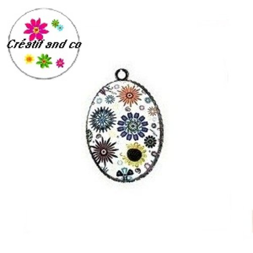 Pendentif cabochon ovale fleuri fond blanc 18x25mm