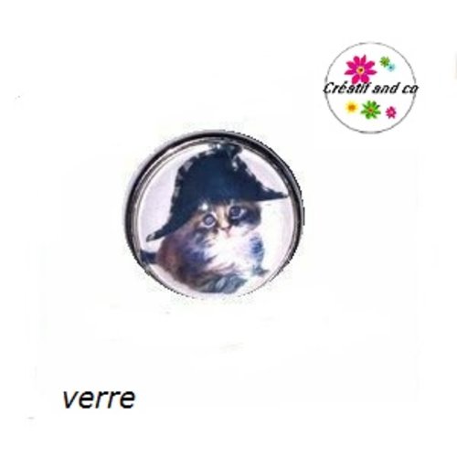 Bouton pression chat chapeauté