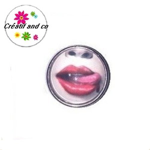Bouton pression bouche vampire