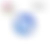 X2 cabochons fleur blanche fond bleu 16mm