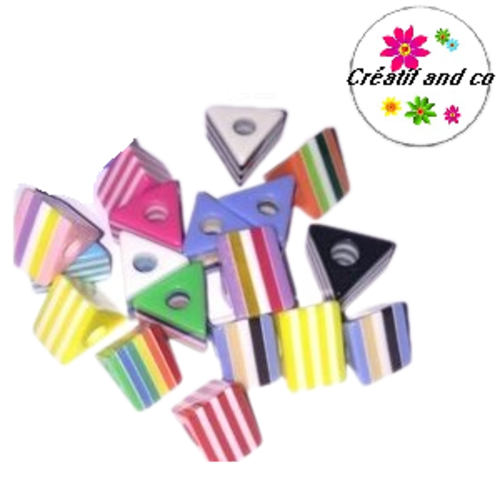 X11 perles triangles rayées mix couleur résine 10mm