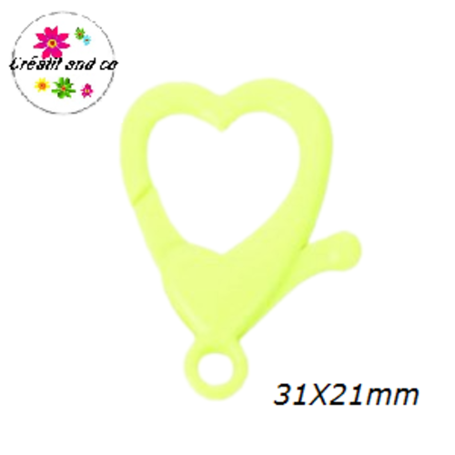 Mousqueton forme coeur vert anis plastique 31x21mm