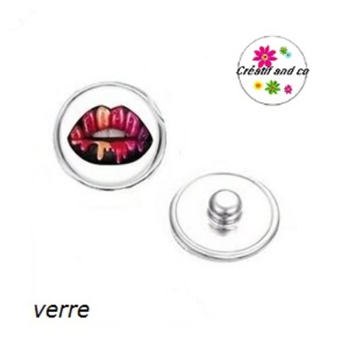 Bouton pression kiss rouge motif tube rouge à lèvre