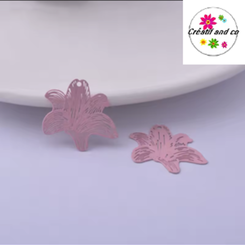 Breloque estampe fleur de lys rose 20mm