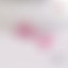 Breloque estampe double feuille vieux rose 20mm
