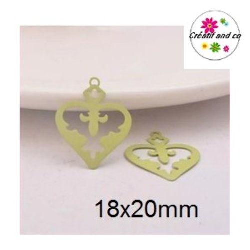 Breloque estampe coeur vert pomme  20mm