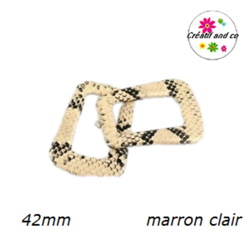 Pendentif rectangle simili cuir marron clair 42mm
