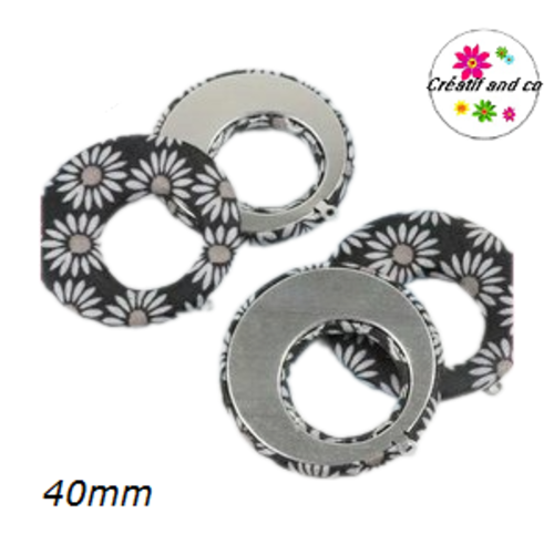 Pendentif cercle tissu noir fleuri 40mm