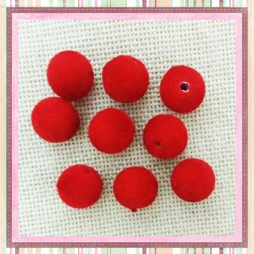 X4 perles velours rouges acryliques12mm