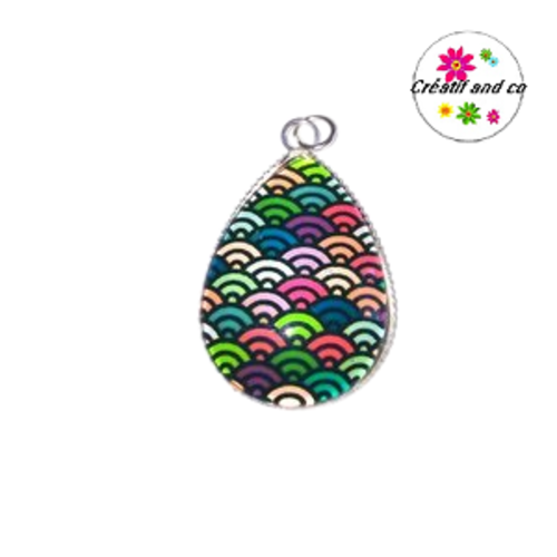 Pendentif cabochon goutte écailles colorées