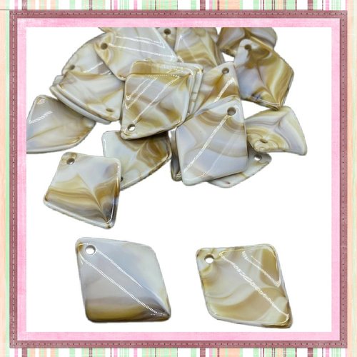 X2 perles acrylique forme diamant beige crème  30mm