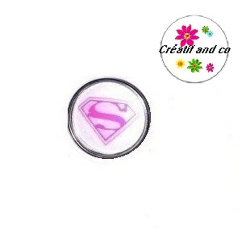 Bouton pression s fond blanc