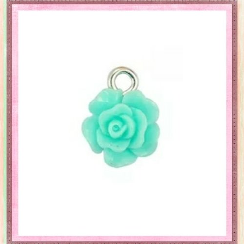 Petit pendentif fleur rose résine bleu clair 17mm