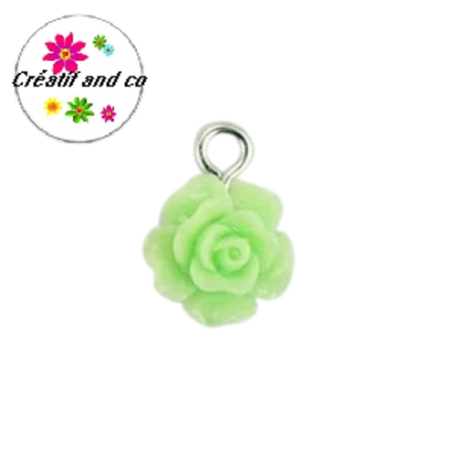 Petit pendentif fleur rose résine vert 17mm
