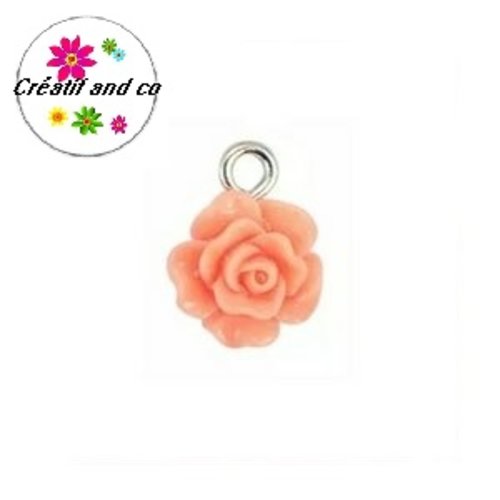 Petit pendentif fleur rose résine saumon 17mm