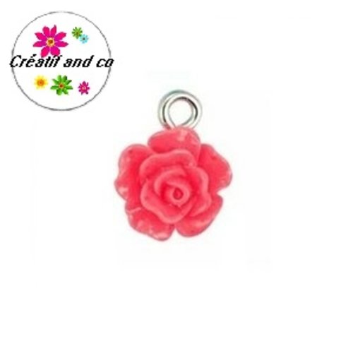 Petit pendentif fleur rose résine fuchsia 17mm