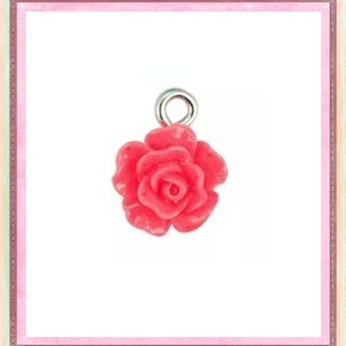 Petit pendentif fleur rose résine fuchsia 17mm