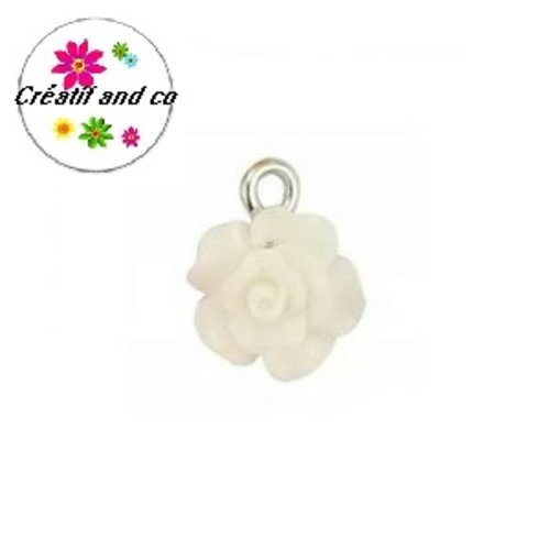 Petit pendentif fleur rose résine beige crème 17mm