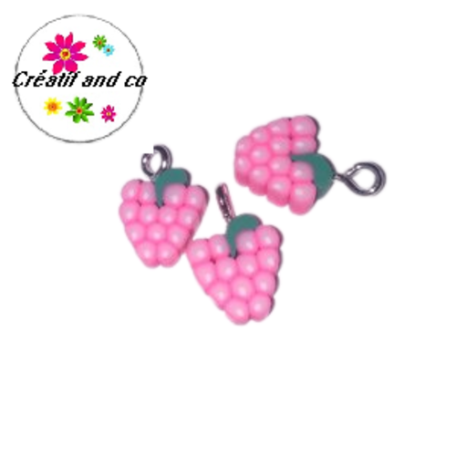 Pendentif raisin rose fimo