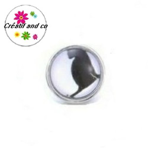 Bouton pression chat noir fond blanc