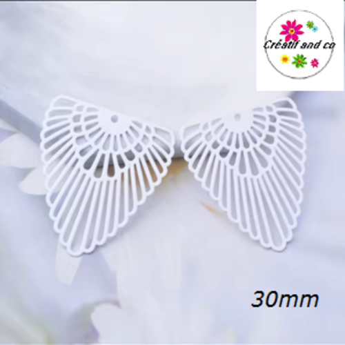Breloque estampe grande aile blanche  30mm