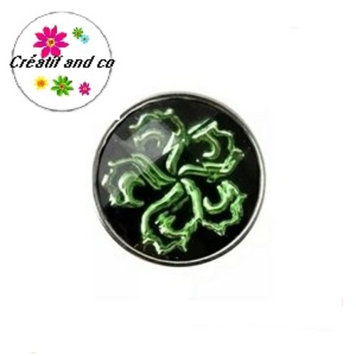 Bouton pression fond noir motif vert résine